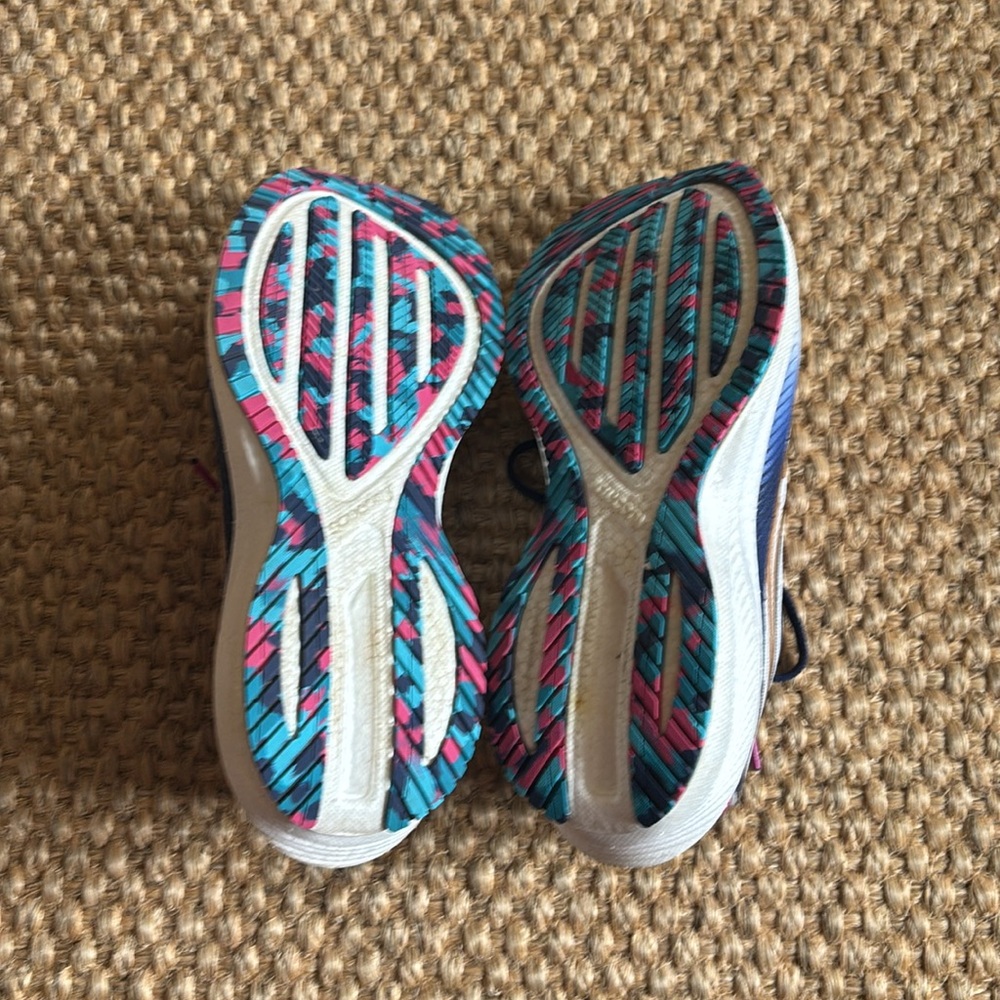 Saucony Women's Size 8 Running Shoes - Picture 5 of 9